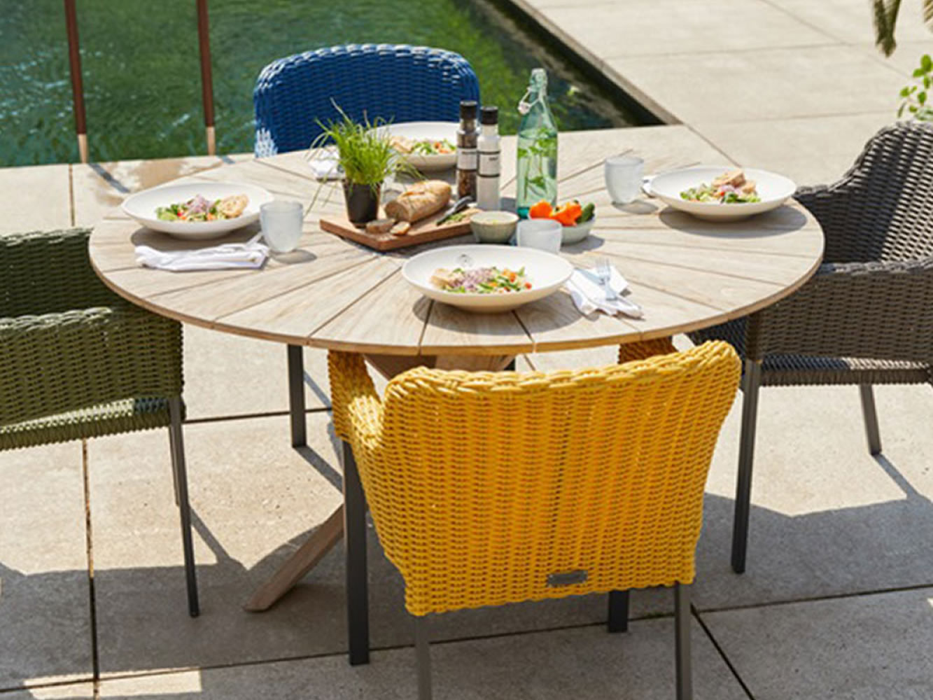 Table Provence Jambe Croisée