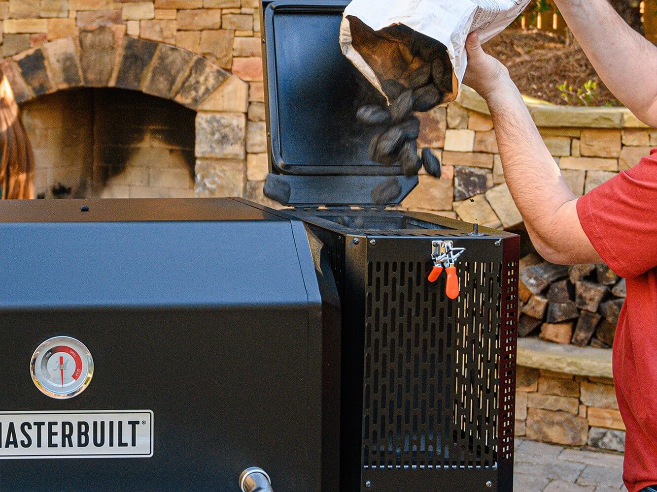 Plancha, Grelhador e Fumador a Carvão Digital Masterbuilt Gravity Series 800 Plancha, Grelhador e Fumador a Carvão Digital Masterbuilt Gravity Series 800