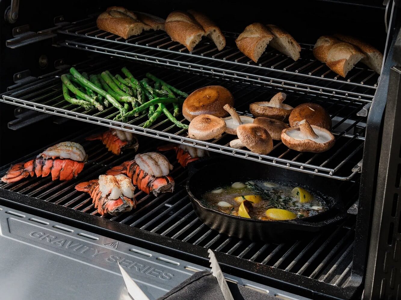 Grelhador e Fumador a Carvão Digital Masterbuilt Gravity Series XT Grelhador e Fumador a Carvão Digital Masterbuilt Gravity Series XT