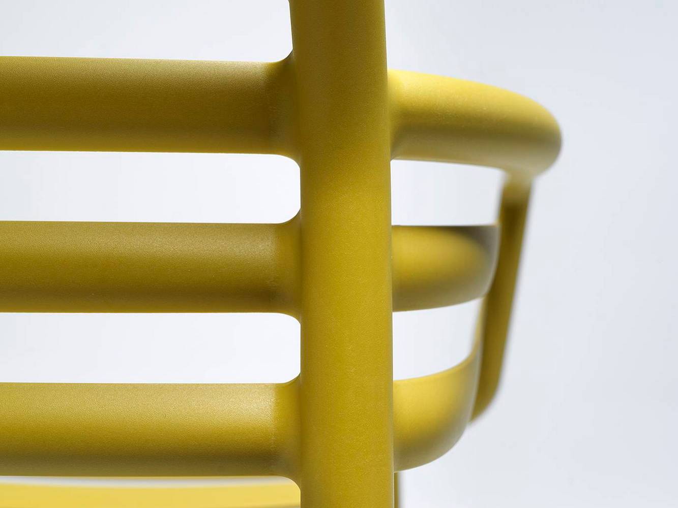 Cadeira com Braços Doga