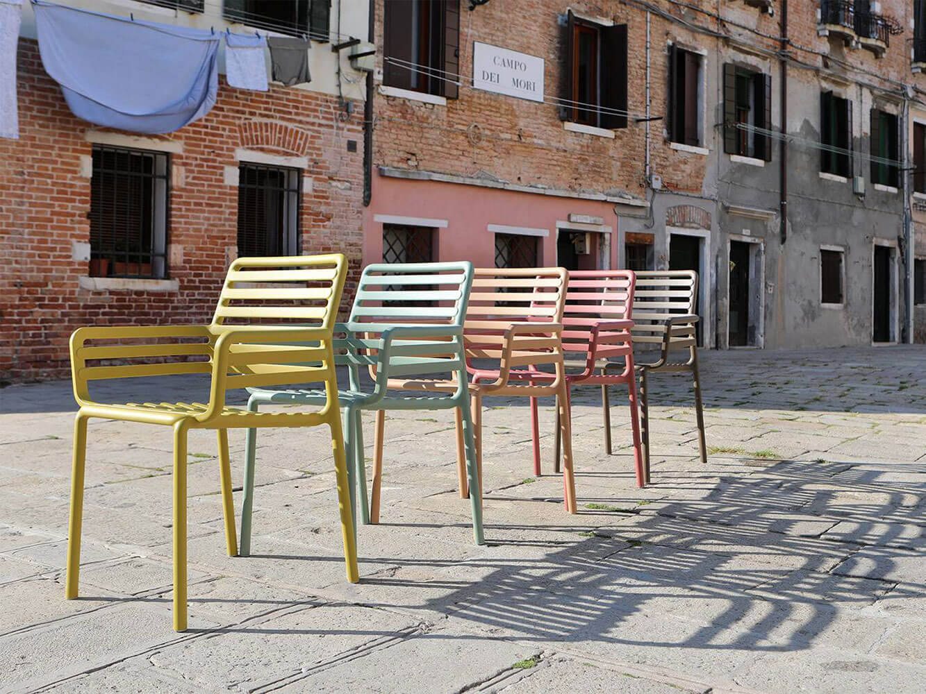 Cadeira com Braços Doga