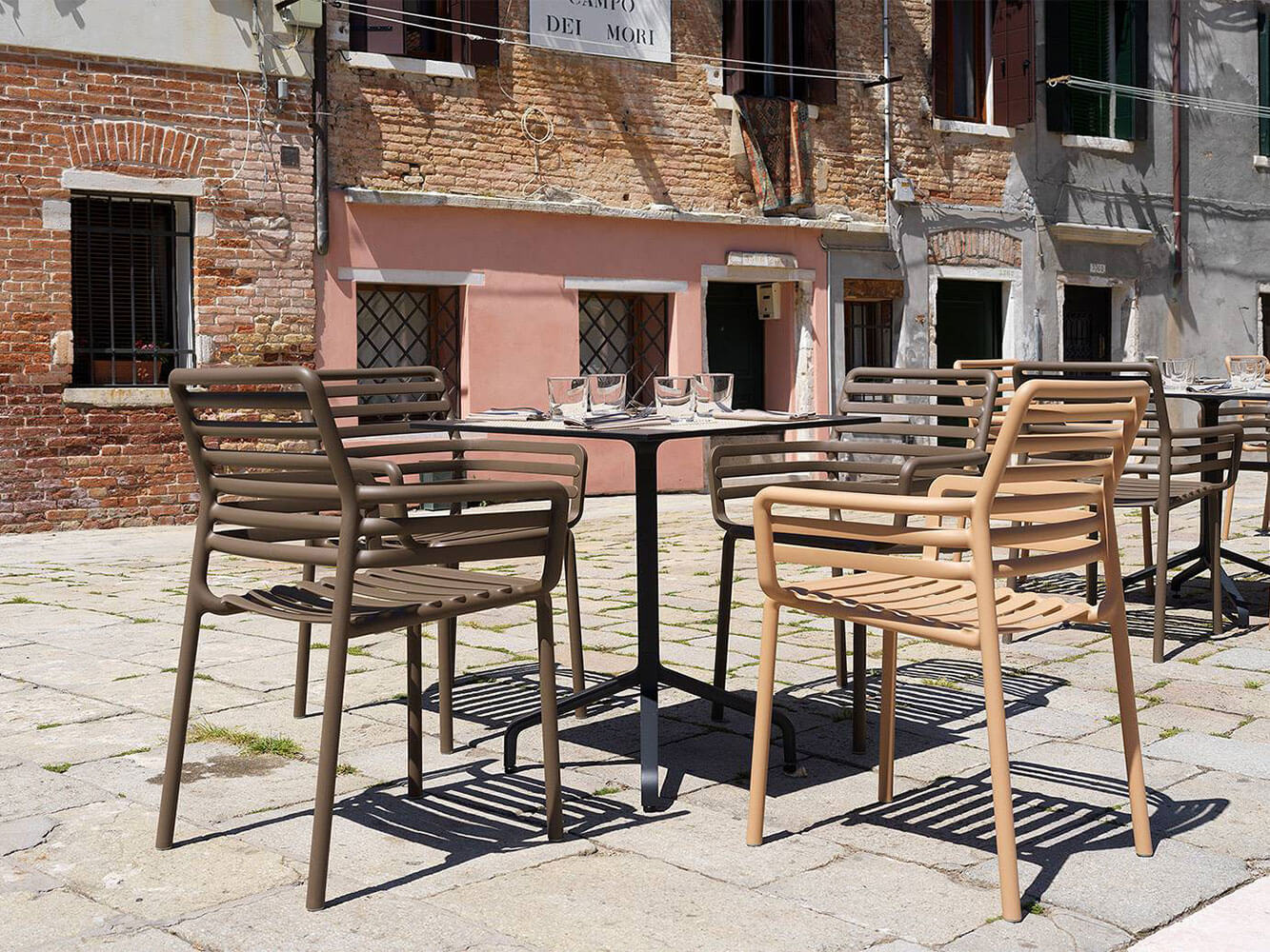 Cadeira com Braços Doga